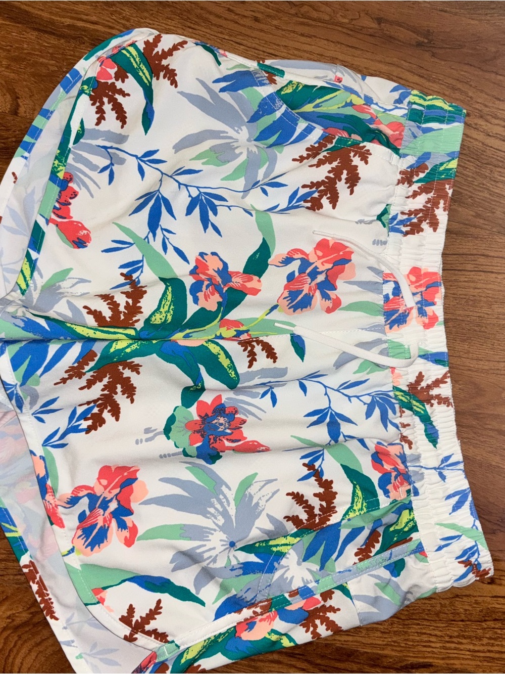 Columbia Women’s Floral Tropical White Athletic Shorts